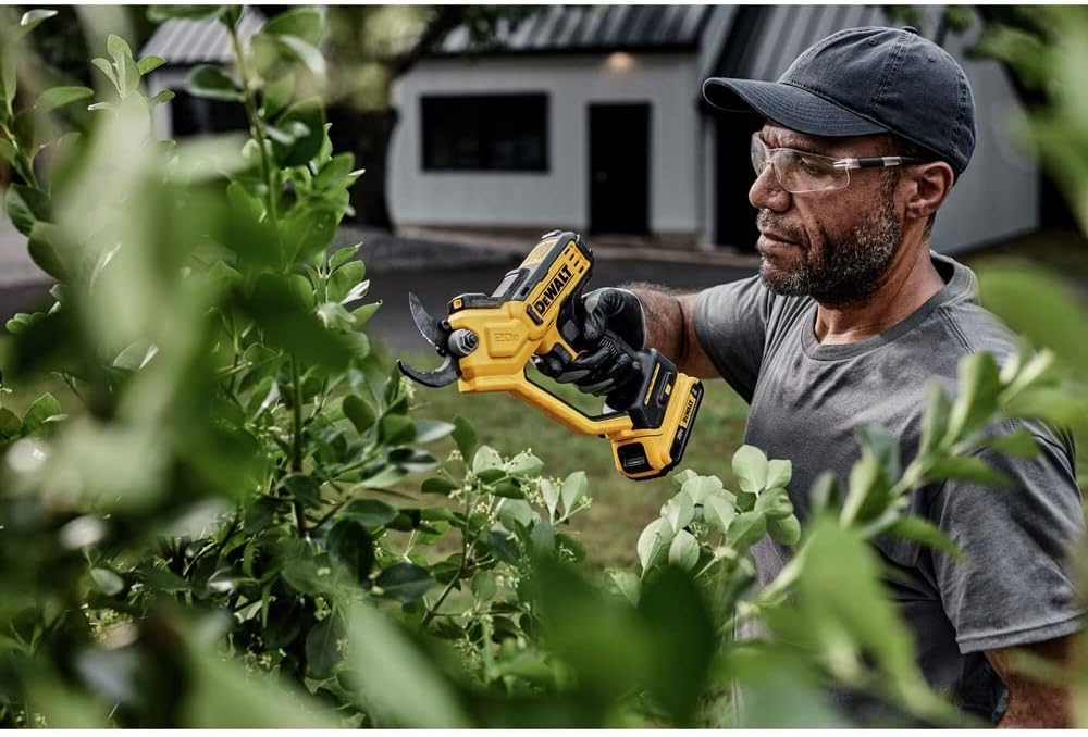 DEWALT 20V MAX Pruning Shears Garden Tool, Cordless, Bare Tool Only (DCPR320B)