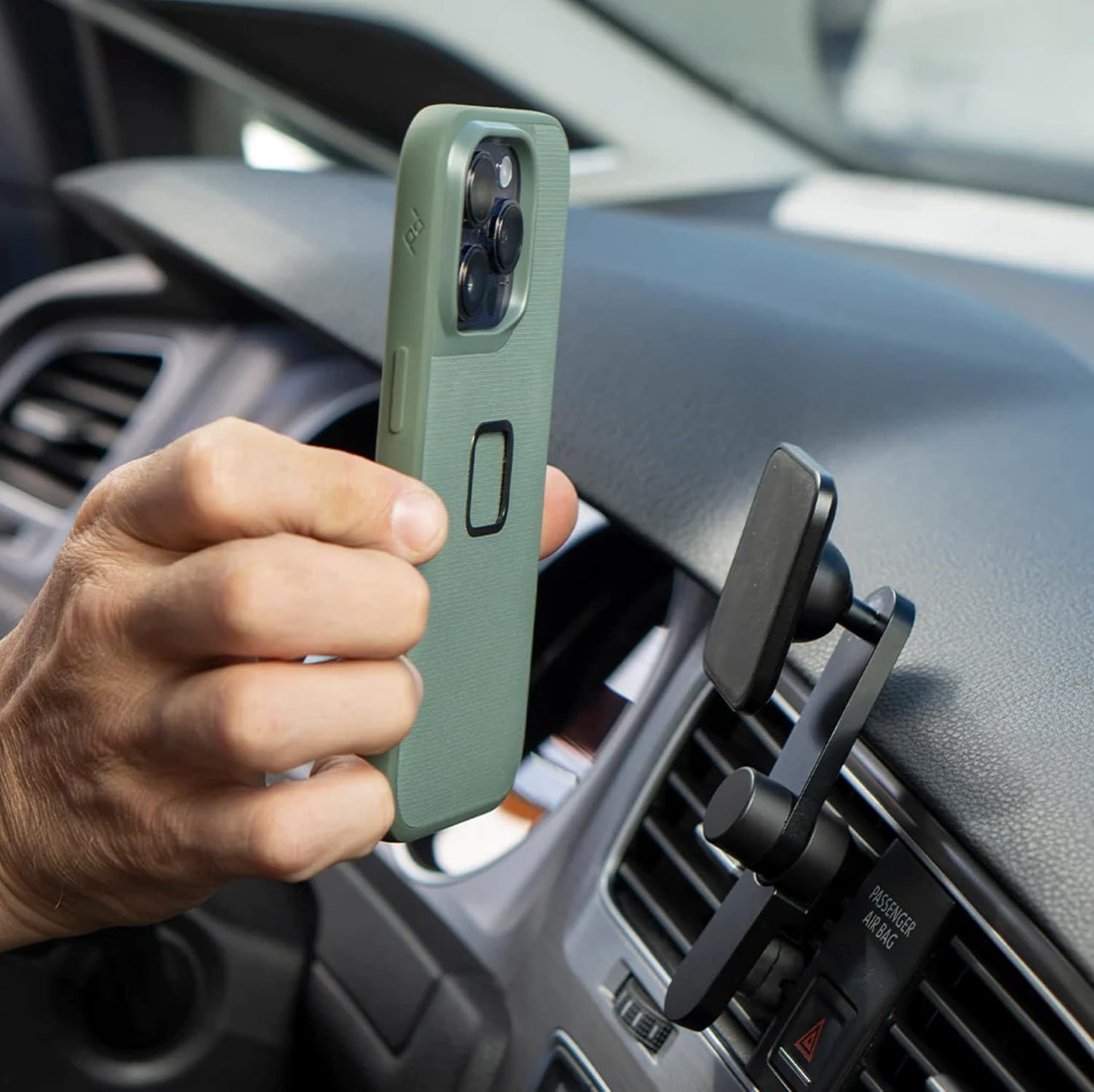 Peak Design Mobile Car Vent Mount | Black Universal Magnetic Smartphone Holder for Vehicle Air Vents, Portable Water-Resistant Aluminum Phone Mount