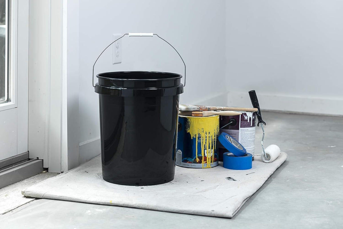 United Solutions 5-Gallon Heavy-Duty Buckets with Snap-On Lids, 6-Pack – BPA-Free, Food-Grade Plastic, Multi-Purpose Storage for Home, DIY, and Job Sites – Black