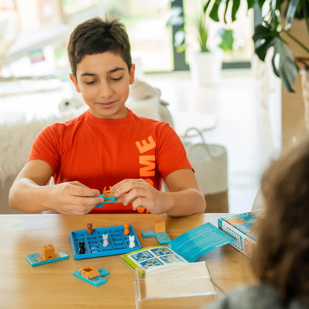 SmartGames Cats & Boxes Travel Puzzle Game, 60 Challenges for Ages 7 to Adult, Portable Logic Brain Game for Planning, Problem Solving & Spatial Thinking