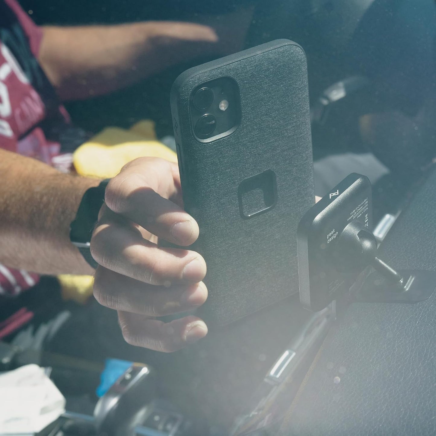 Peak Design Mobile Charging Car Mount, Black, Qi2 Charging, Mounts to Dash or Console, Connects to Peak Design Mobile Cases, MagSafe Compatible, for iPhone, Samsung and Google Pixel Phones