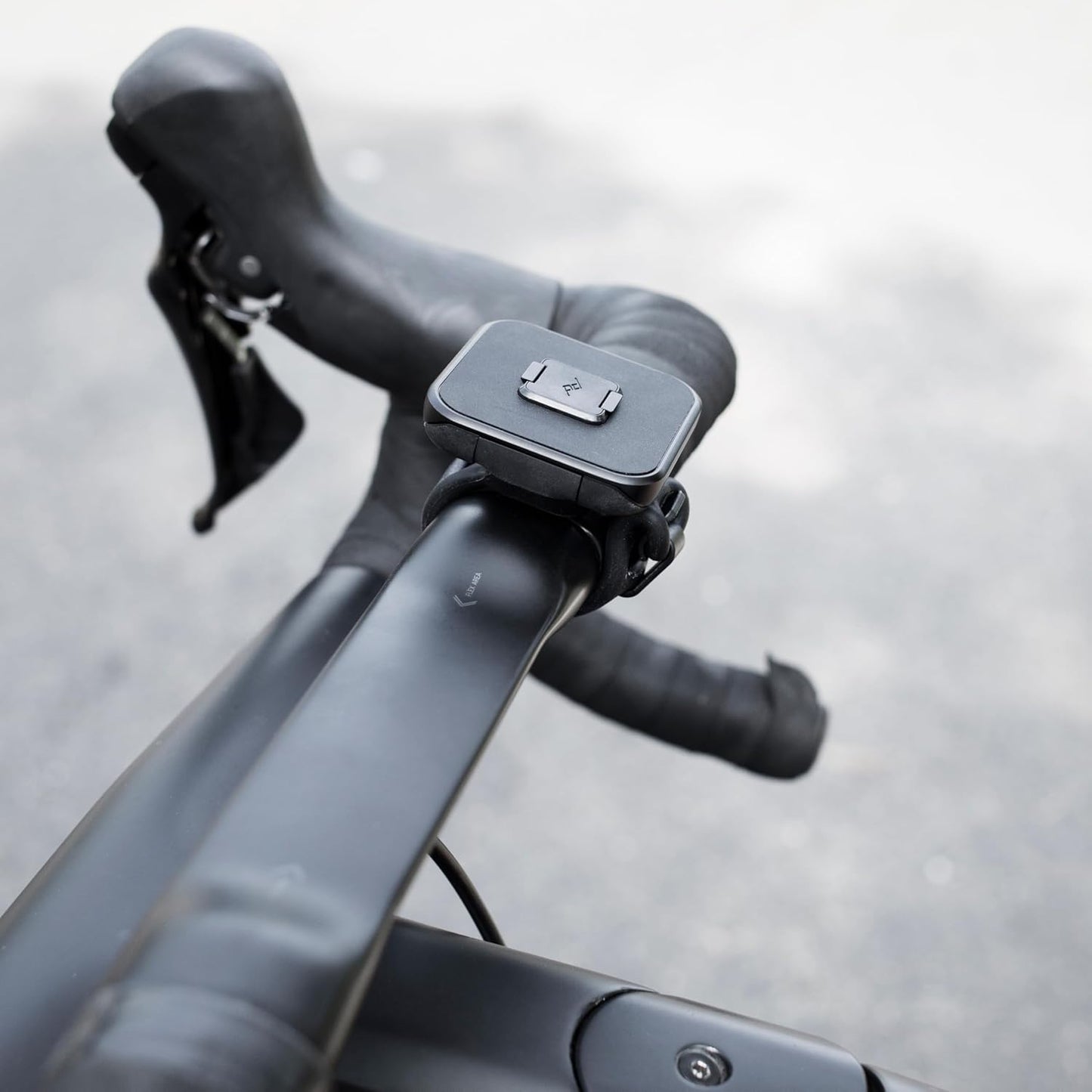 Peak Design Mobile Universal Bar Mount | Magnetic Smartphone Handlebar Holder for Bikes, Scooters, Strollers & Golf Carts, SlimLink Technology, Tool-Free Silicone Band, Adjustable 32-Position Mount, Black