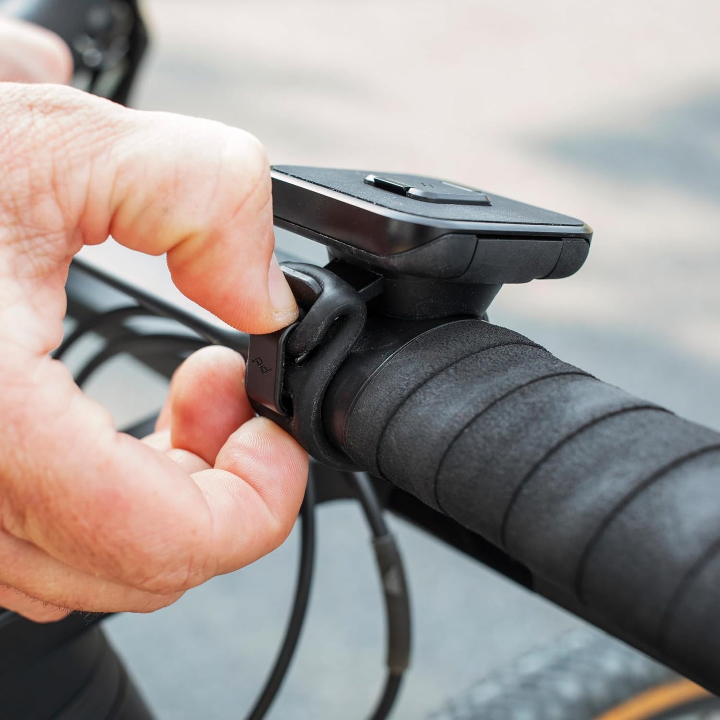 Peak Design Mobile Universal Bar Mount | Magnetic Smartphone Handlebar Holder for Bikes, Scooters, Strollers & Golf Carts, SlimLink Technology, Tool-Free Silicone Band, Adjustable 32-Position Mount, Black